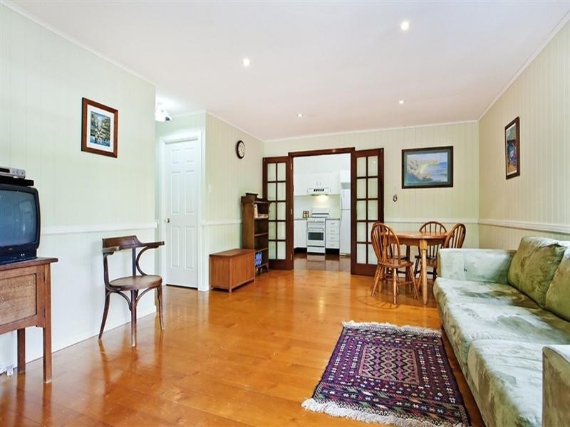 7 Gower Street, Holland Park West QLD 4121