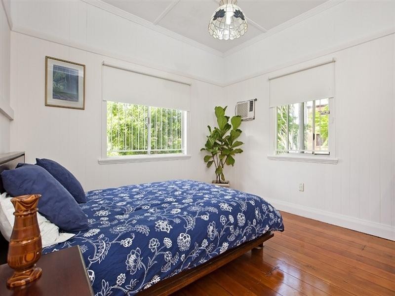 7 Gower Street, Holland Park West QLD 4121