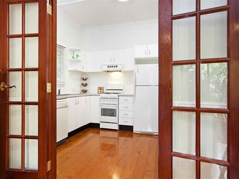 7 Gower Street, Holland Park West QLD 4121