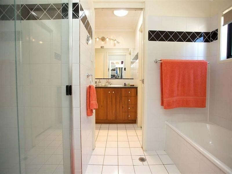 2 Mallett Close, Wishart QLD 4122