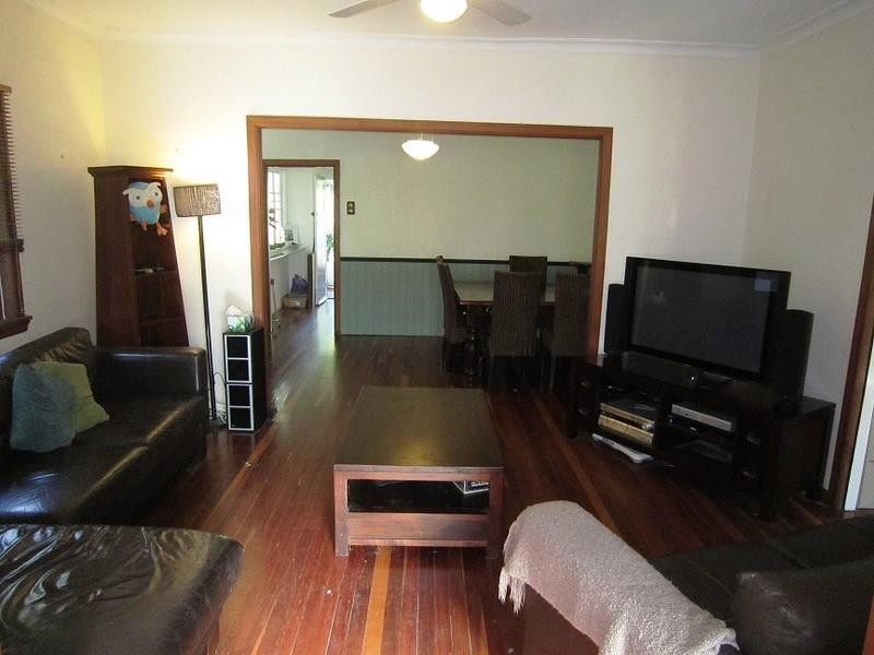 103 Creek Road, Mount Gravatt East QLD 4122