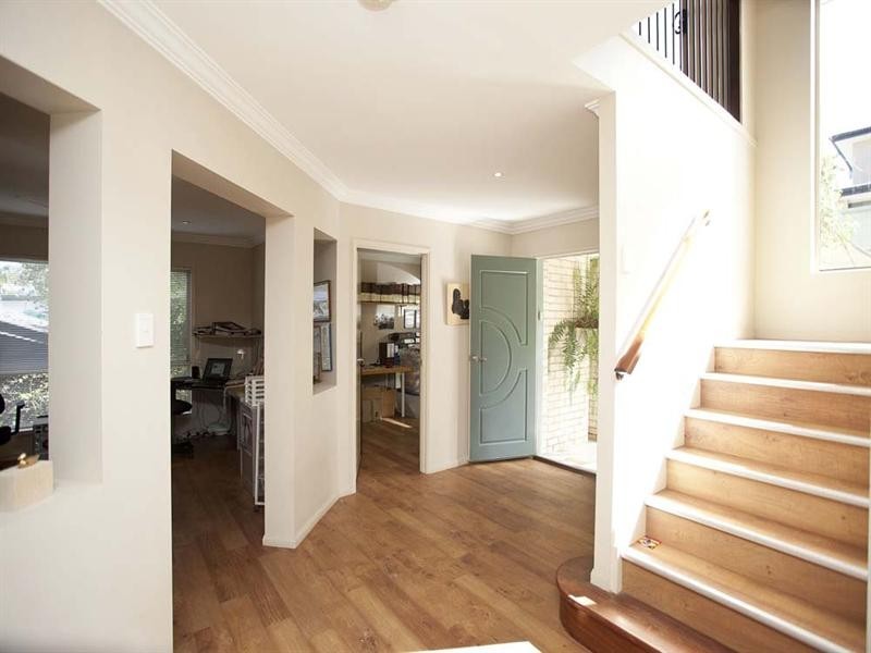 32 David Road, Holland Park QLD 4121