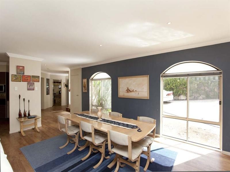 32 David Road, Holland Park QLD 4121