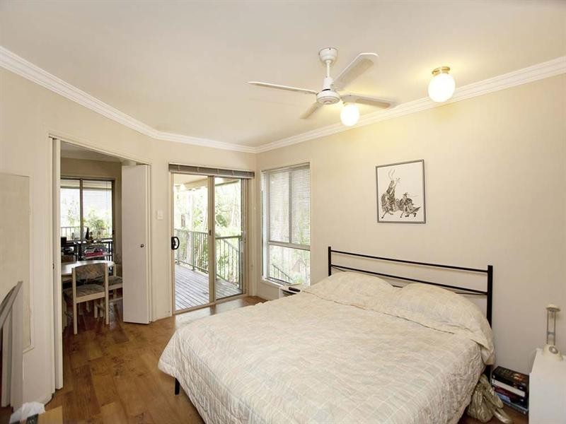 32 David Road, Holland Park QLD 4121