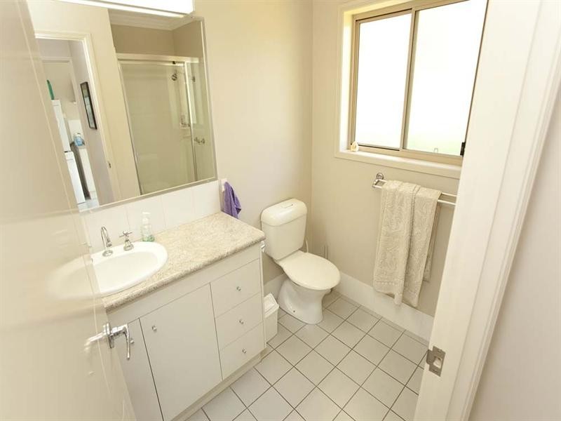 32 David Road, Holland Park QLD 4121