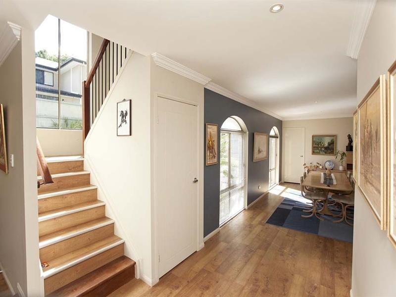 32 David Road, Holland Park QLD 4121