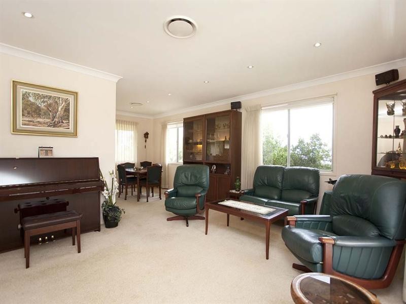 6 Menkira Street, Mansfield QLD 4122