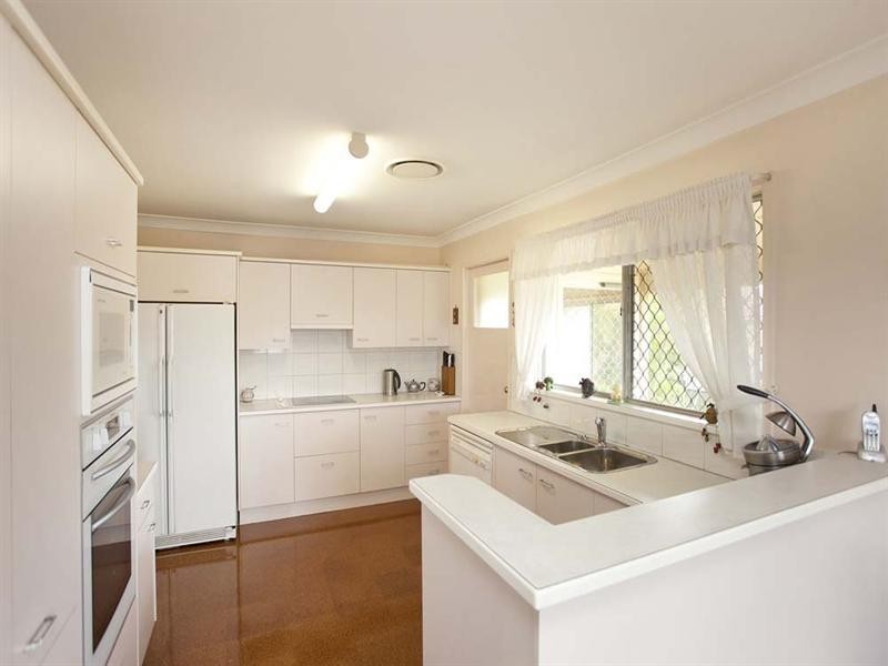 6 Menkira Street, Mansfield QLD 4122