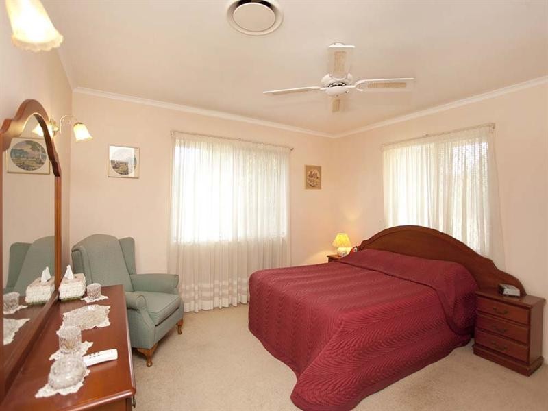 6 Menkira Street, Mansfield QLD 4122