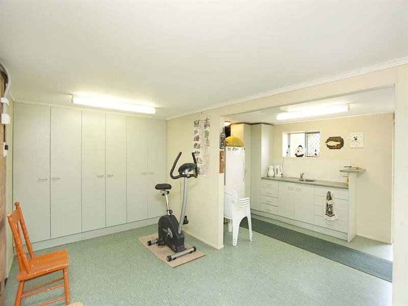 6 Menkira Street, Mansfield QLD 4122