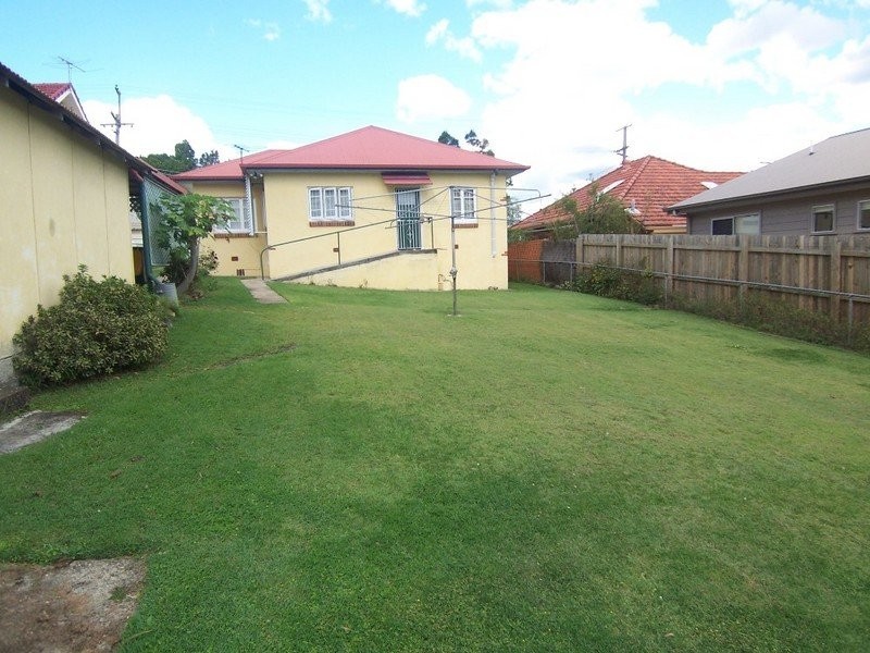 15 Burn Street, Camp Hill QLD 4152