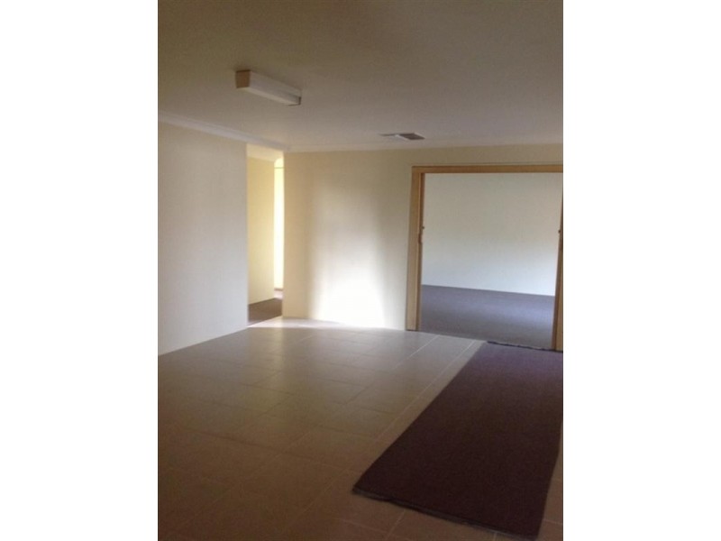 9 Seville Drive, Seville Grove WA 6112