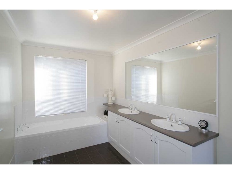 38 Barkley Loop, Canning Vale WA 6155