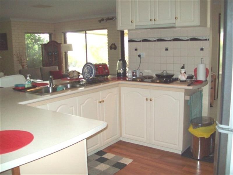 8 Hill Court, Thornlie WA 6108