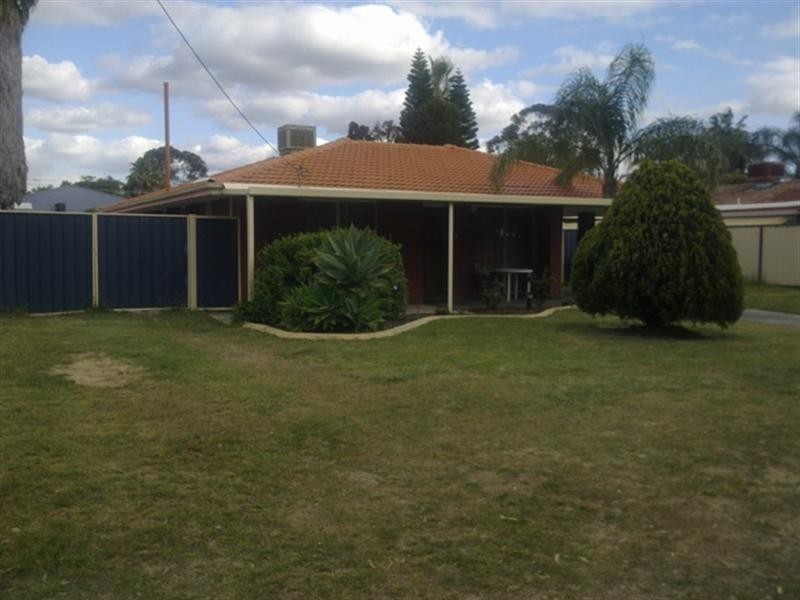 5 Meander Way, Maddington WA 6109