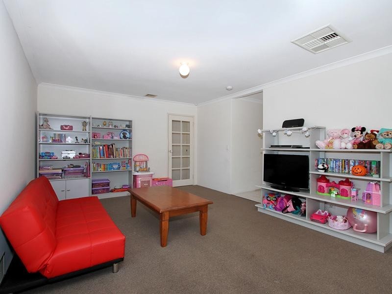 4 Bush Close, Beckenham WA 6107