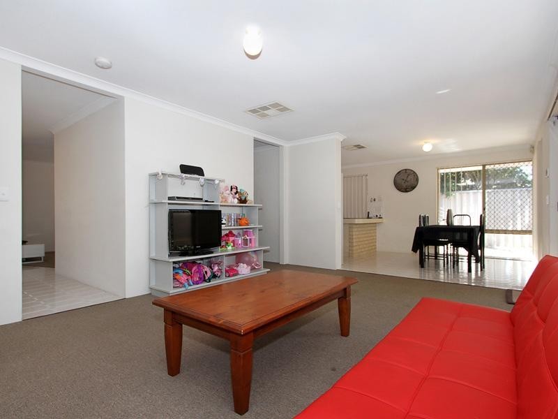 4 Bush Close, Beckenham WA 6107