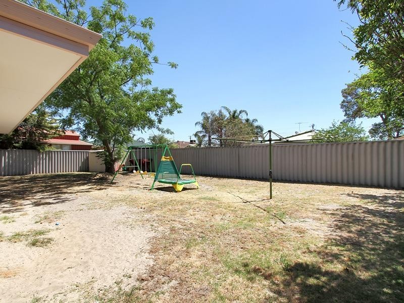 4 Bush Close, Beckenham WA 6107