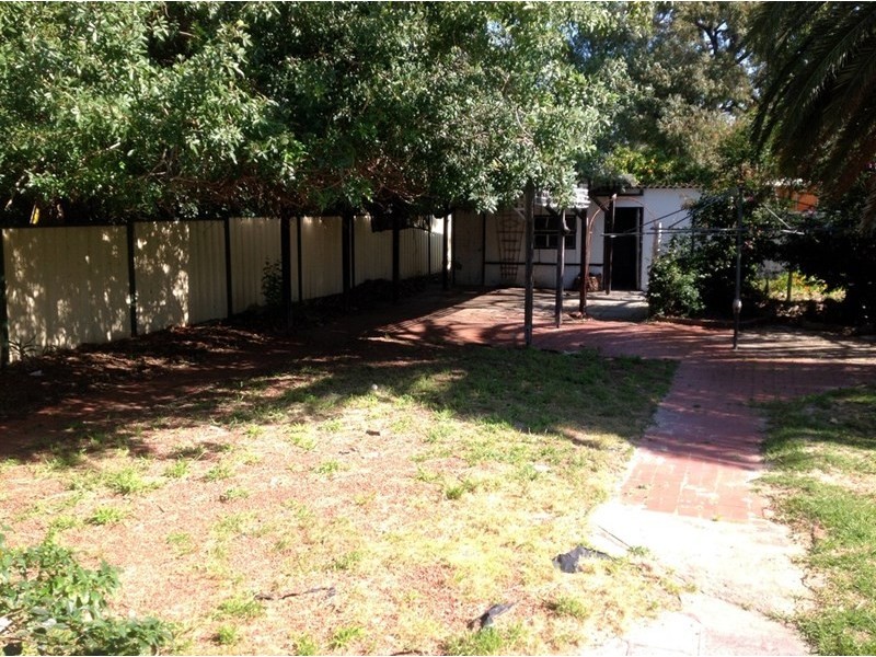 3 Colleen Street, Gosnells WA 6110