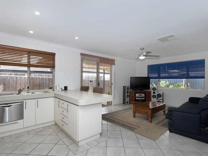 10 Manoora Place, Kenwick WA 6107