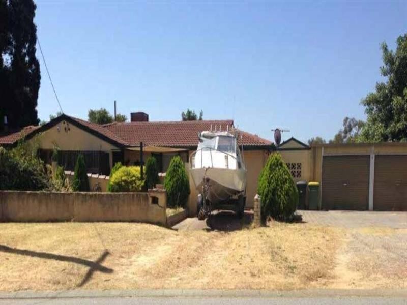 2 Chamberlain Street, Armadale WA 6112