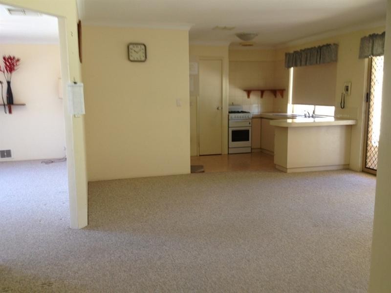 18 Murdoch Road, Thornlie WA 6108