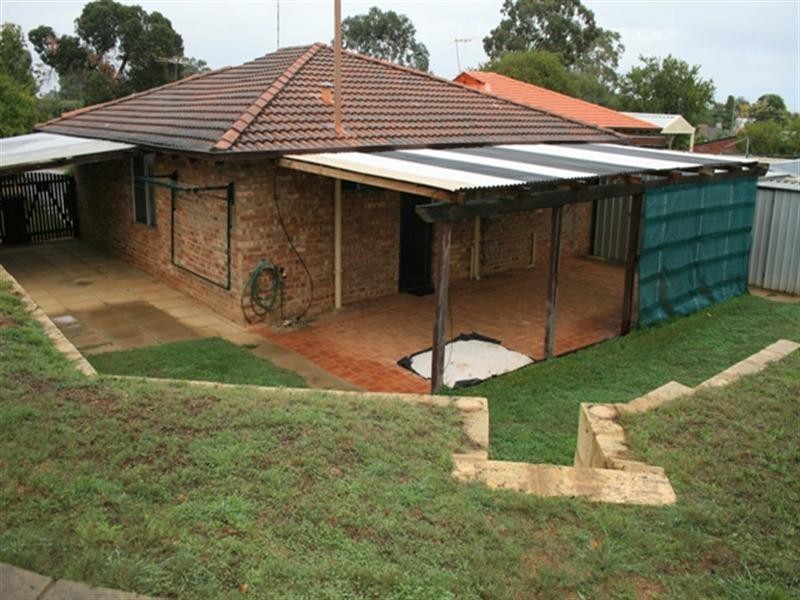 4/4 Dower Court, Armadale WA 6112