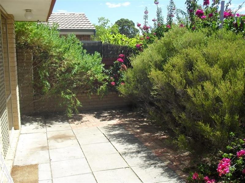 8/12 Auric Place, Maddington WA 6109