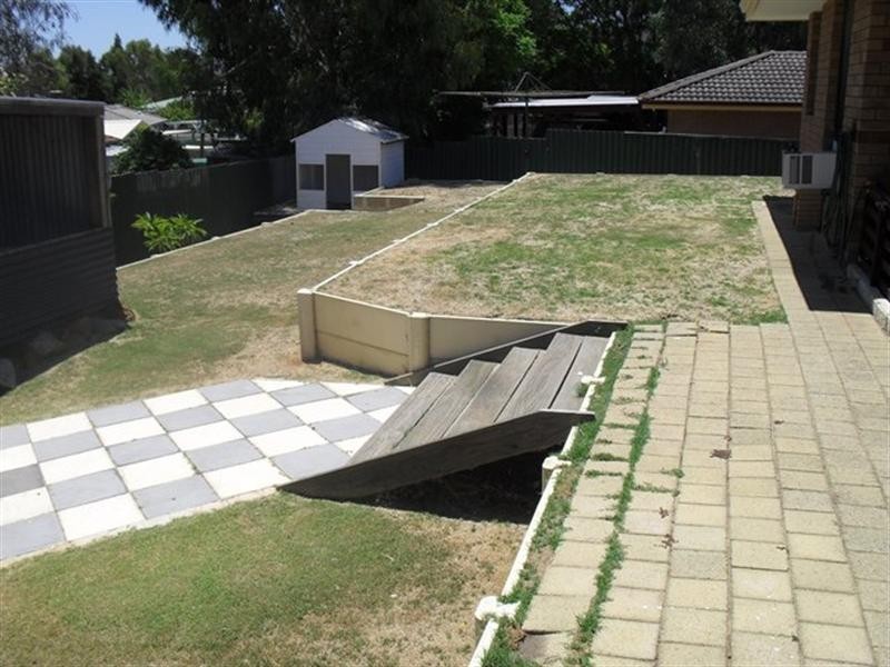 17 Cullen Court, Camillo WA 6111