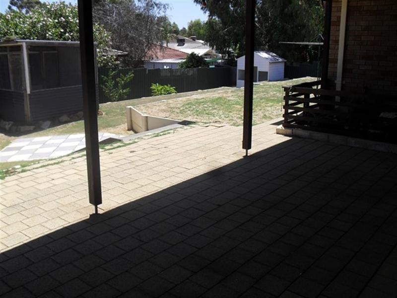 17 Cullen Court, Camillo WA 6111