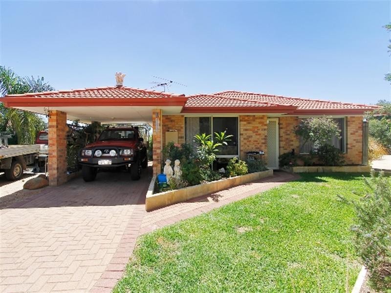 35 Lansing Street, Queens Park WA 6107