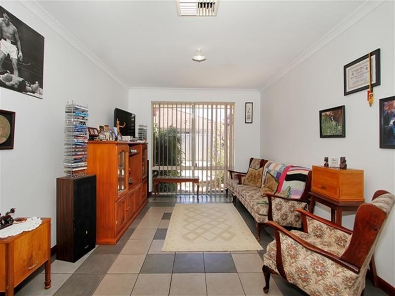 35 Lansing Street, Queens Park WA 6107