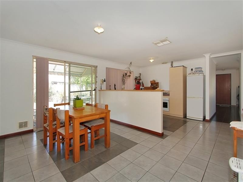 35 Lansing Street, Queens Park WA 6107