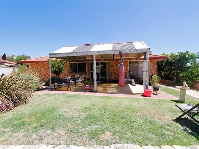 35 Lansing Street, Queens Park WA 6107