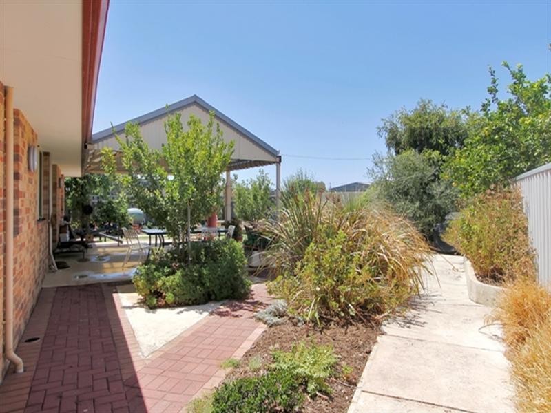 35 Lansing Street, Queens Park WA 6107