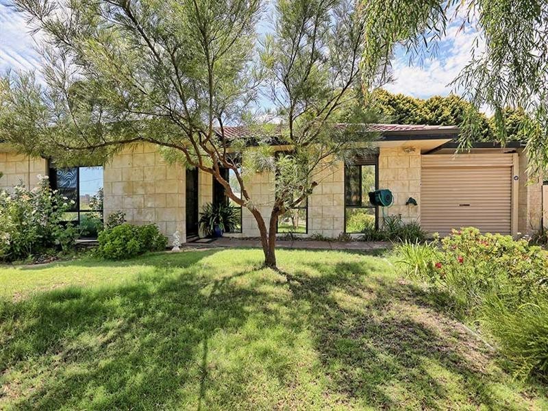 24 Sandalwood Street, Maddington WA 6109