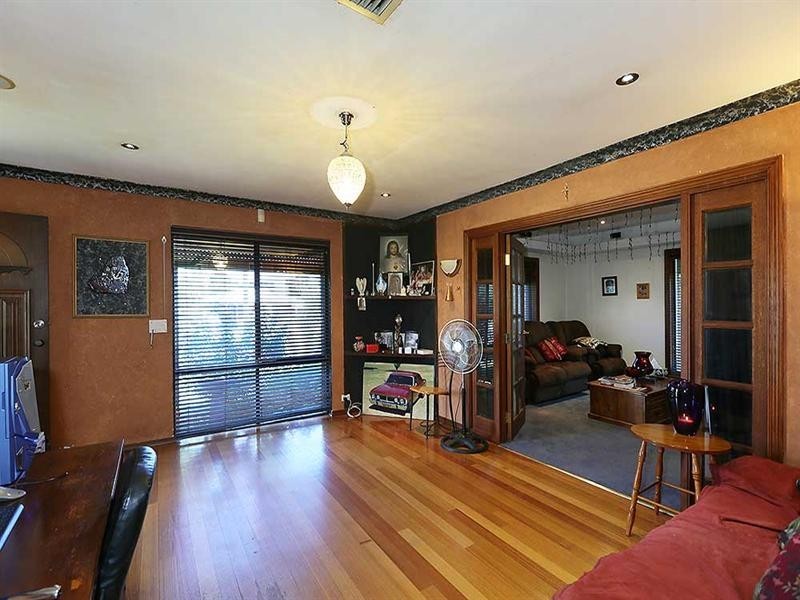 24 Sandalwood Street, Maddington WA 6109