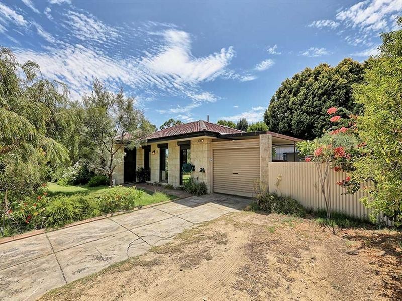 24 Sandalwood Street, Maddington WA 6109