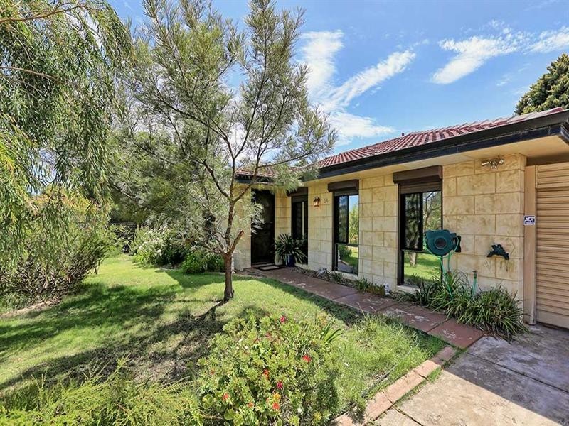 24 Sandalwood Street, Maddington WA 6109