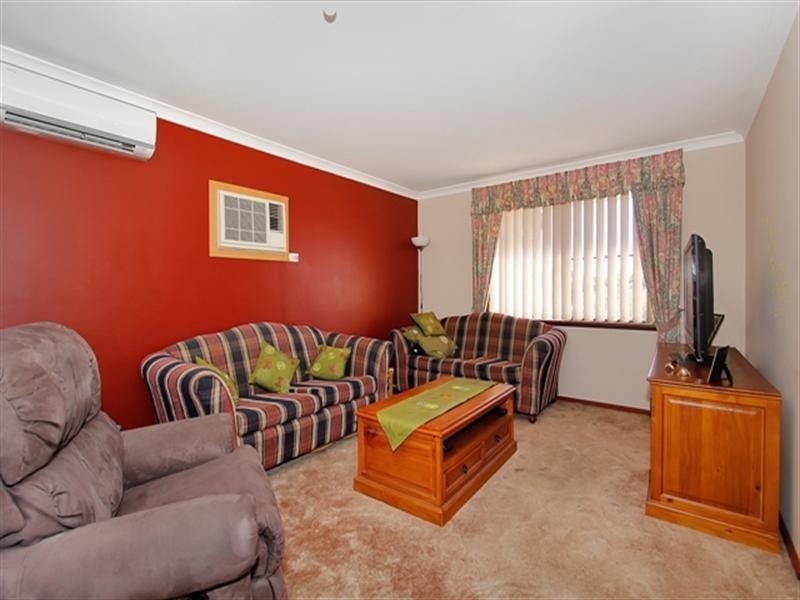 11 Wawanna Place, Huntingdale WA 6110