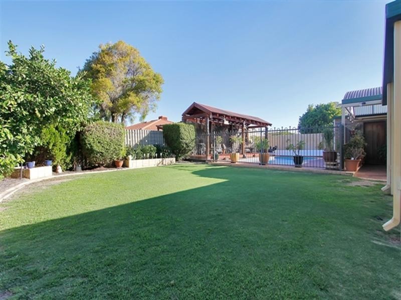 11 Wawanna Place, Huntingdale WA 6110