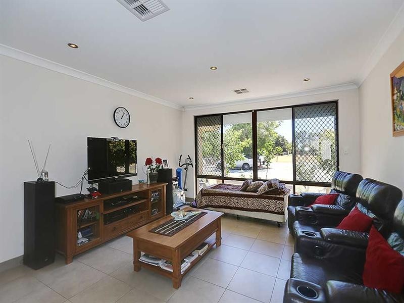 38 River Avenue, Maddington WA 6109