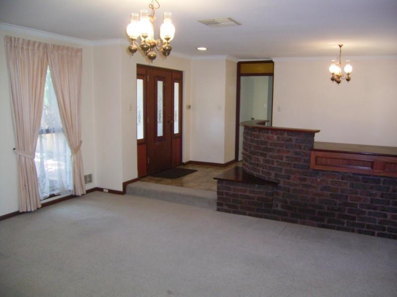 18 Gracechurch Crescent, Leeming WA 6149