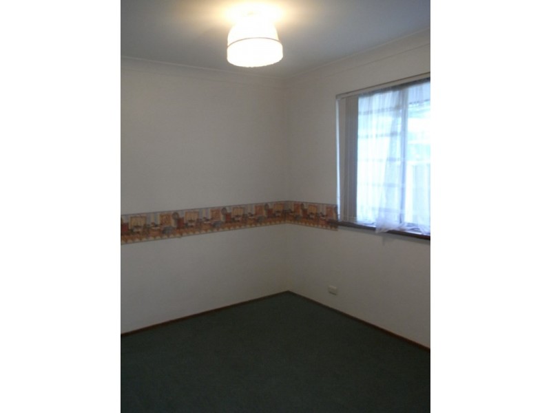 4 Griffith Way, Thornlie WA 6108