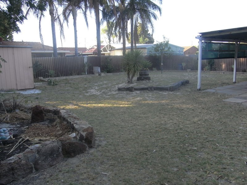 4 Griffith Way, Thornlie WA 6108