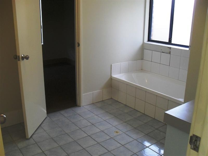 4 Hazelwood Road, Maddington WA 6109