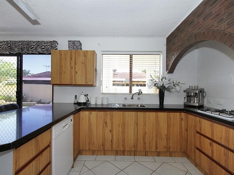 9 Camborne Way, Thornlie WA 6108