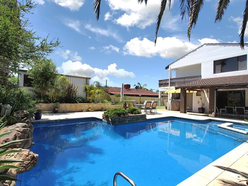 9 Camborne Way, Thornlie WA 6108