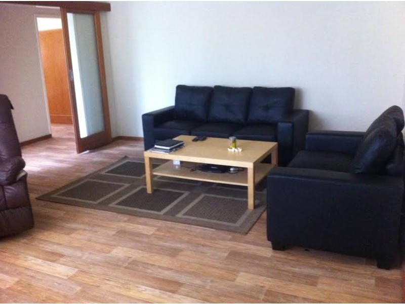 77 Redwood Crescent, Melville WA 6156