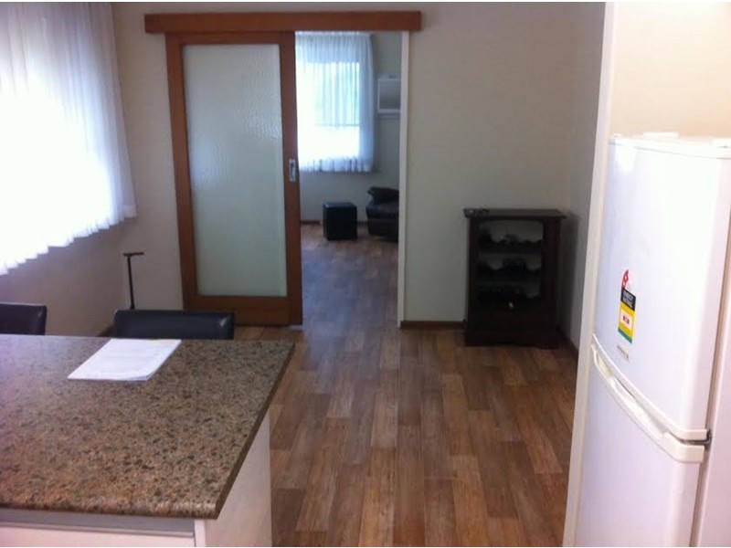 77 Redwood Crescent, Melville WA 6156